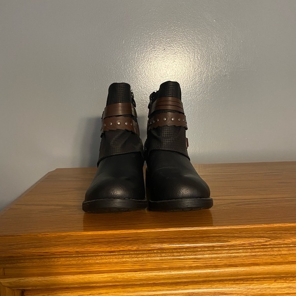 Global Win Booties - Picture 4 of 5